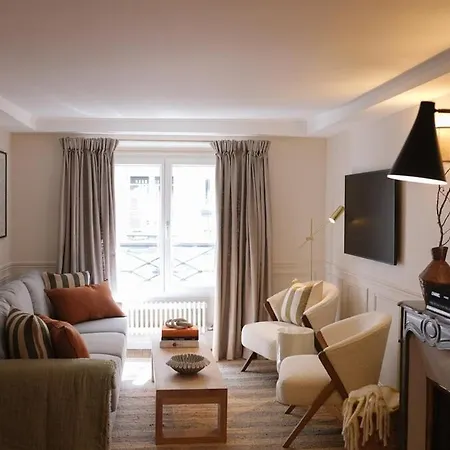 דירה Vendome Parisian Elegance With A Patio *