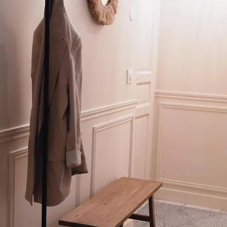 Vendome Parisian Elegance With A Patio Apartament