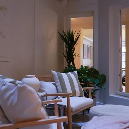 Vendome Parisian Elegance With A Patio פריז