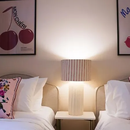 Apartament Vendome Parisian Elegance With A Patio Paryż