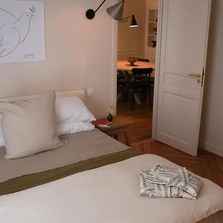 Appartement Vendome Parisian Elegance With A Patio
